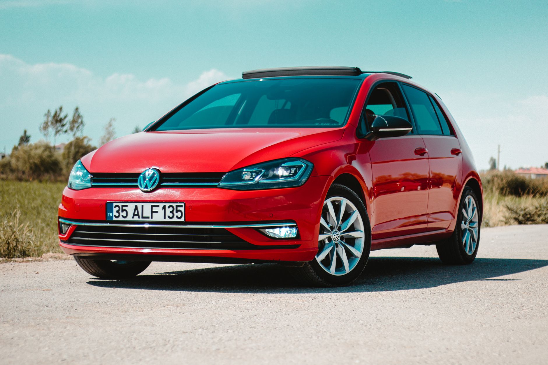 Volkswagen Golf - типовий автомобіль VW Group, який обслуговують через ODIS