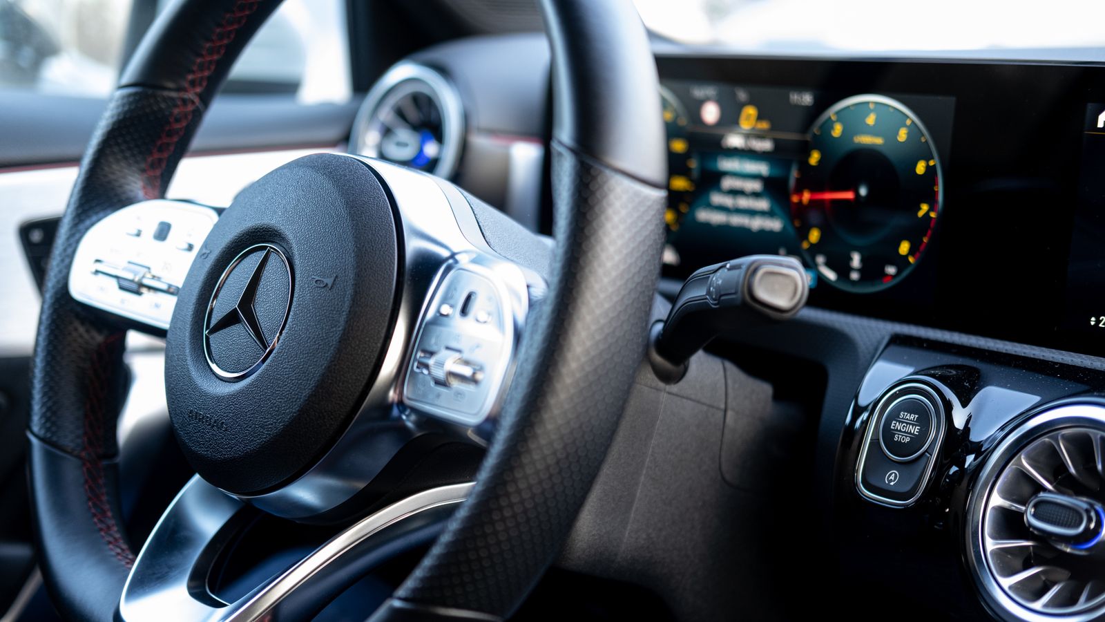 Інтерфейс дилерського ПО Mercedes на ZenZefi з деталізованими параметрами